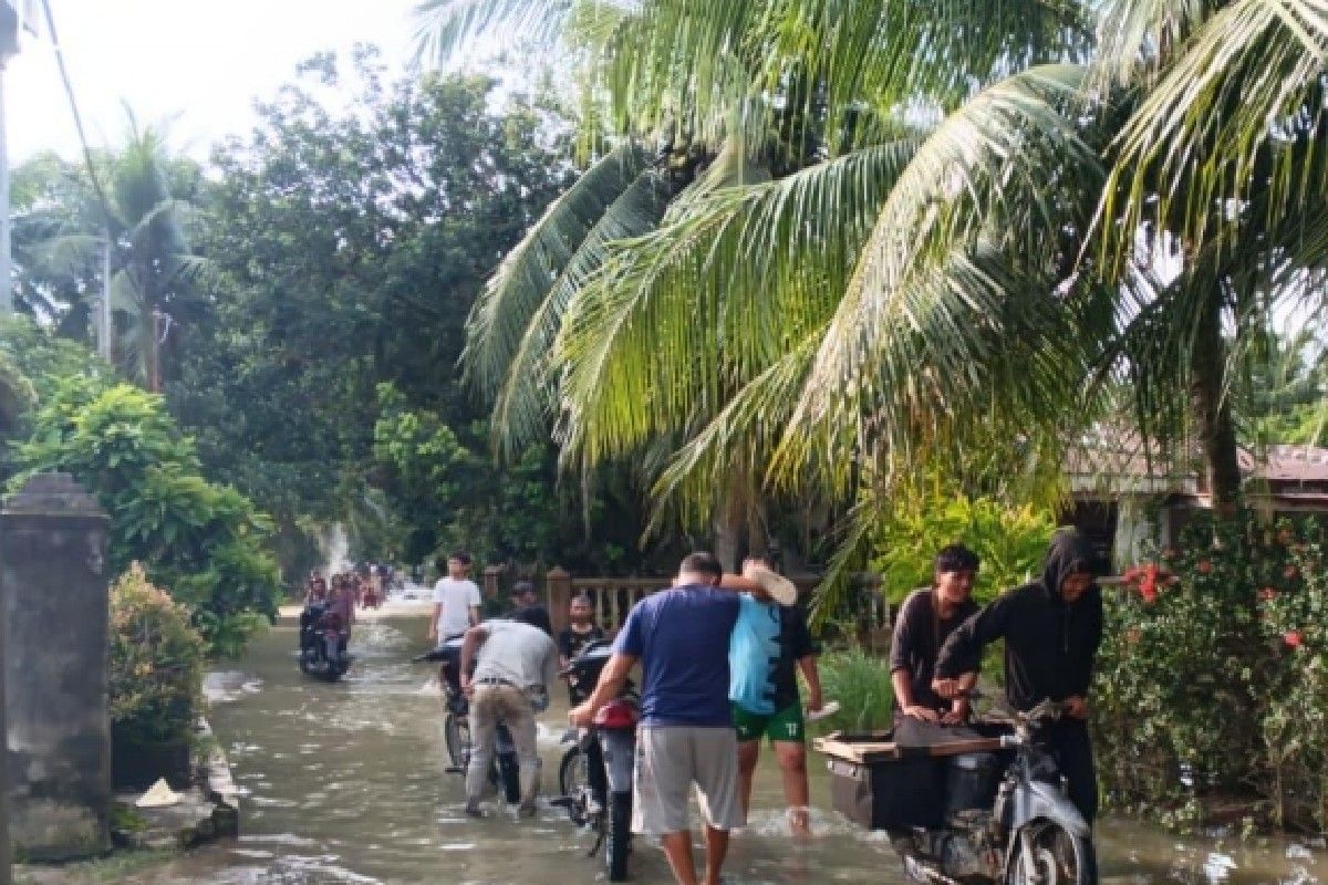 North Sumatra Pusdalops Records 3,406 Families Affected by Floods in Langkat Regency