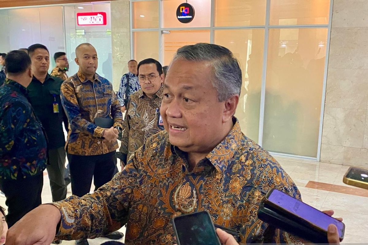 BI Governor reveals 5 factors for rupiah to range 16,800-17,500 per dollar in 2027