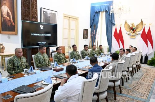 Prabowo Summons Defence Minister, BIN Chief, and TNI Commander to Palace Meeting