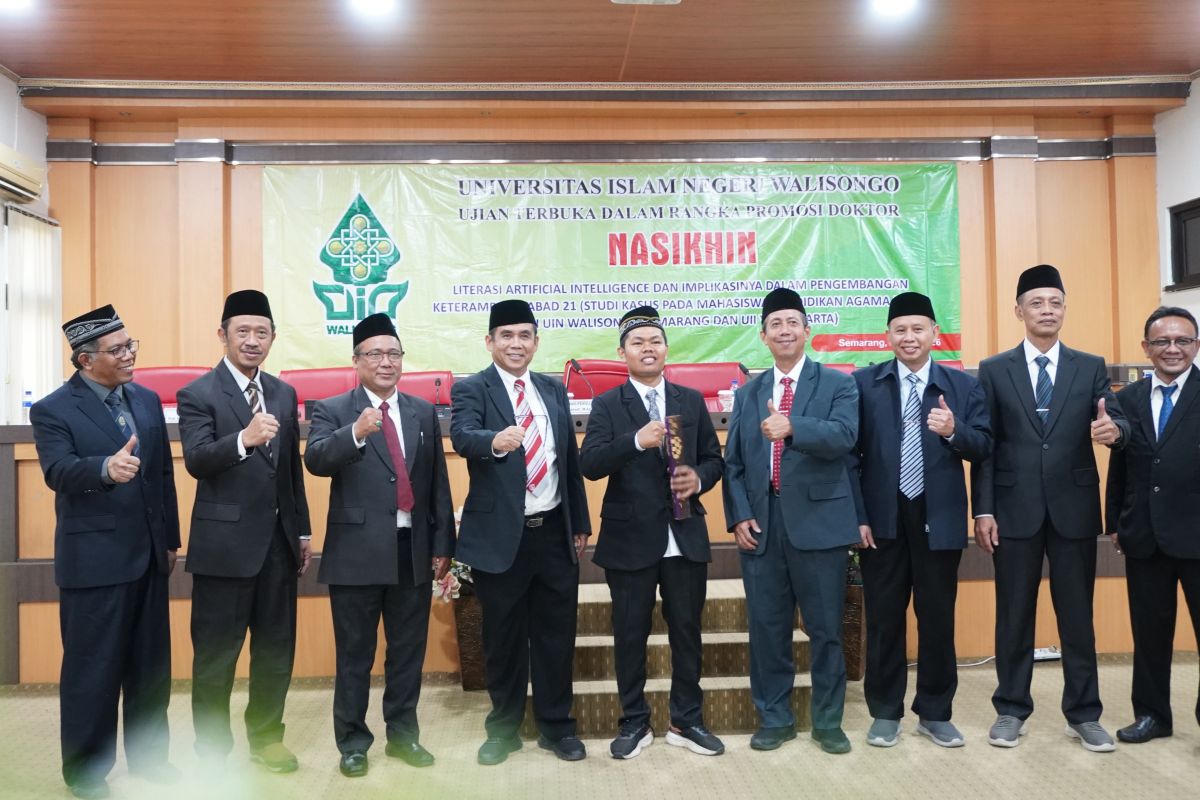 Former scavenger earns doctorate at UIN Walisongo Semarang