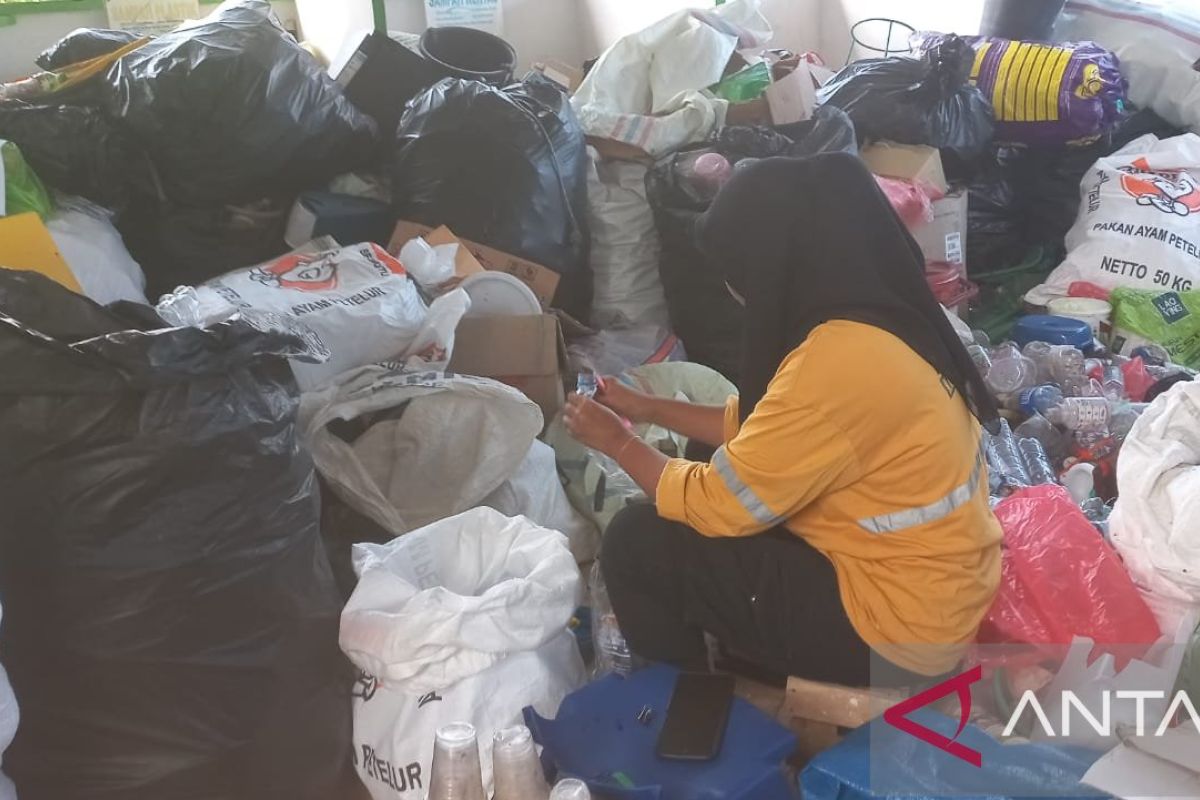 Bangka Environmental Agency Partners with Private Sector to Provide Plastic Shredding Machines