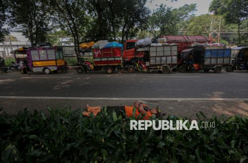 Waste Cart Queues Snake Through Rawajati TPS as Bantar Gebang Quota Cuts Bite