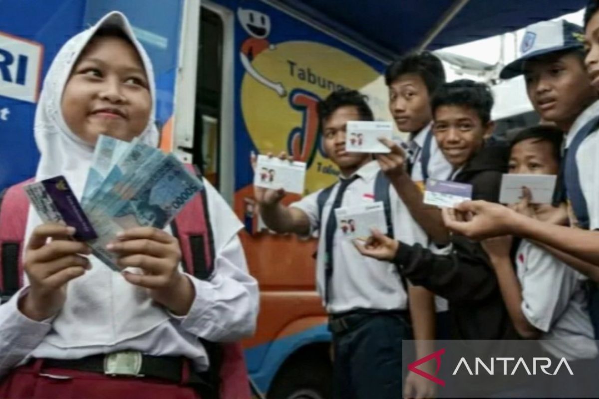 Kemendikdasmen: PIP grants keep Dumai students optimistic about achieving their dreams