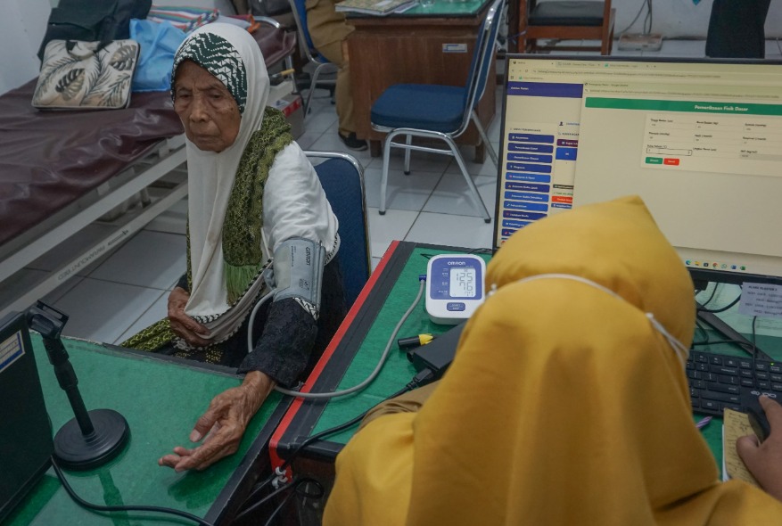 Government Urged to Expand Free Healthcare Services Amid Rupiah Weakening