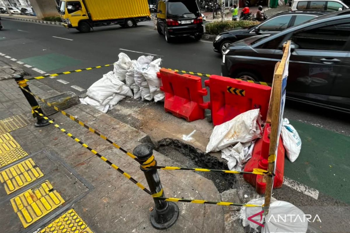 Victim of Fatmawati excavation blast undergoes facial plastic surgery