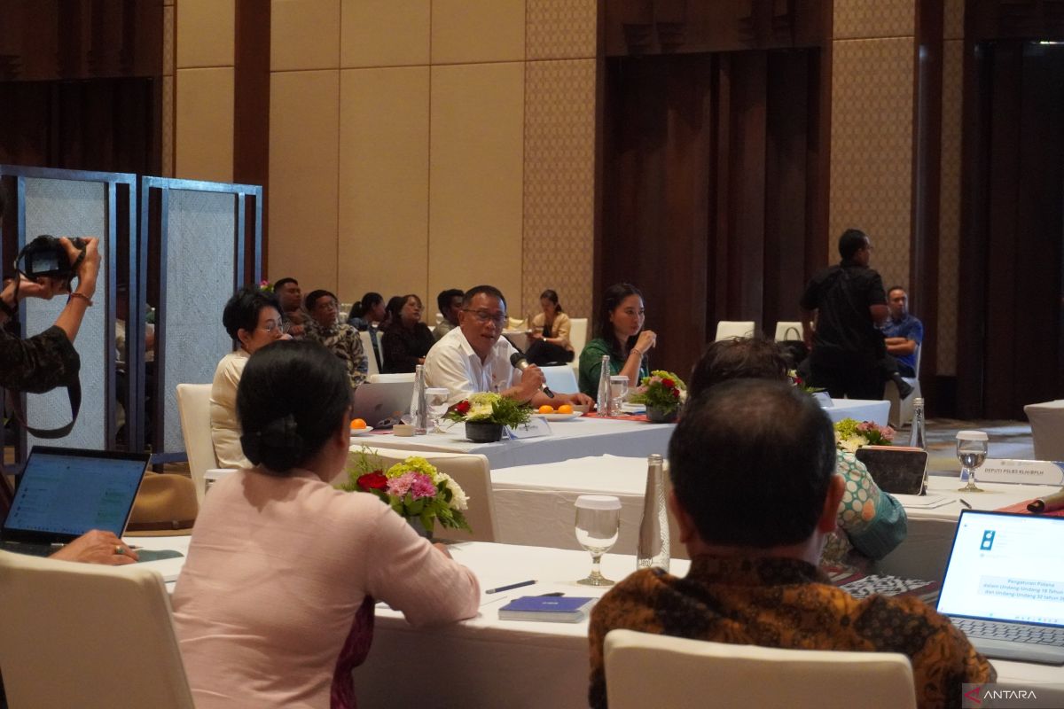 Environment Minister Urges Bali to Educate Waste Management Vendors