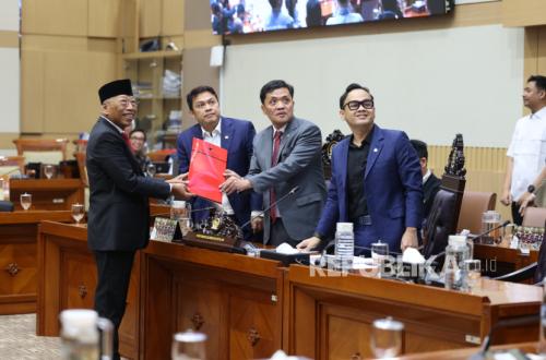 PDIP Approves Police Bill for Second-Level Talks with Key Caveats