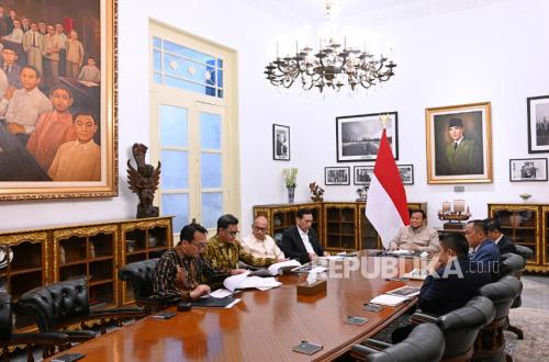 From the Palace, Chatib Basri Confirms No Offer for Finance Minister Post