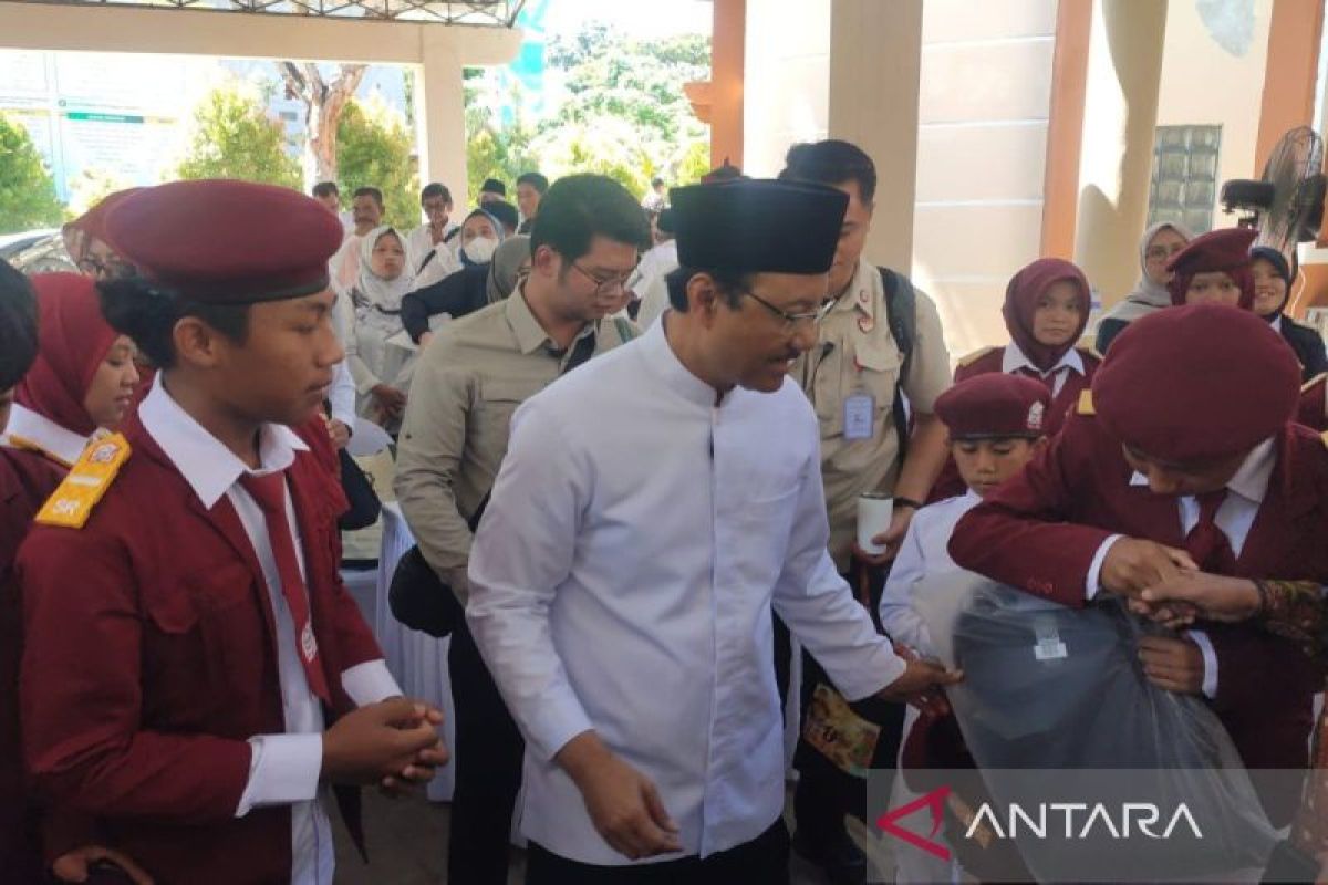Ministry of Social Affairs relocates SRMP Pamekasan students to Sampang