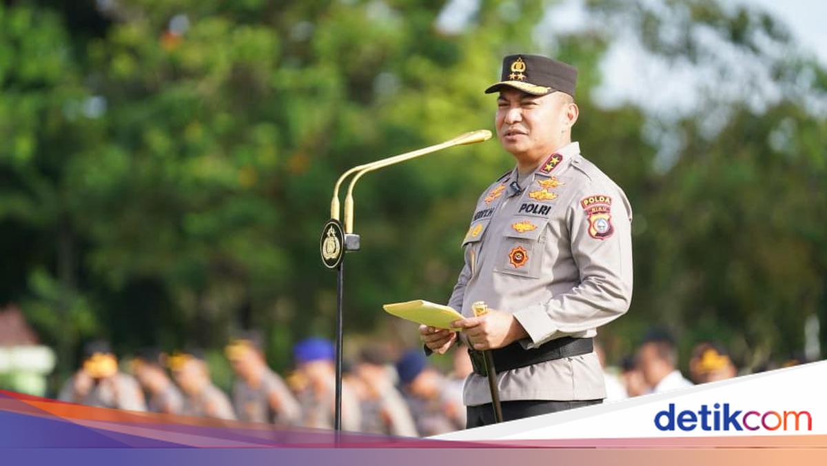 Riau Police Chief Leads Promotion Ceremony, Urges Personnel to Uphold Institutional Honour