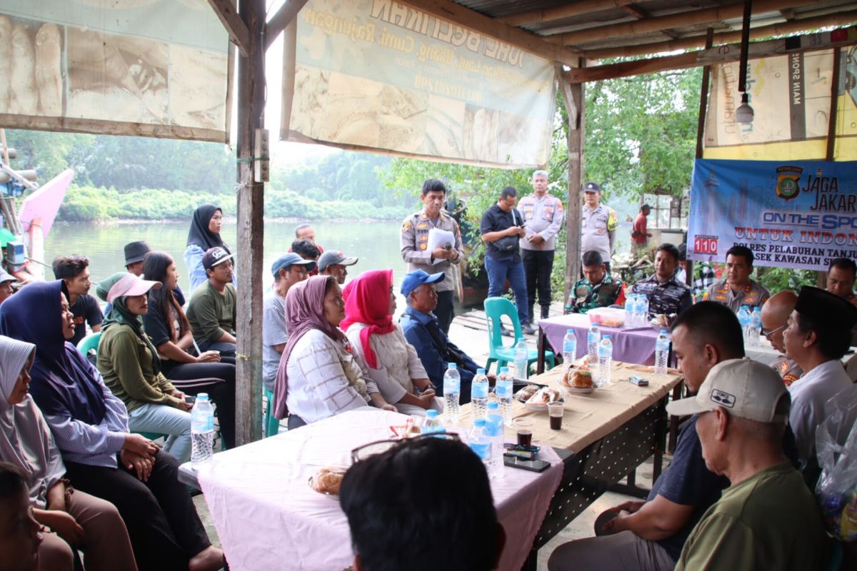 Muara Angke Residents Request Fire Extinguishers to Mitigate Coastal Fire Risks