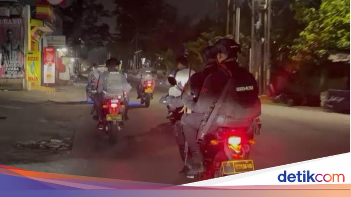Jakarta Guard Patrol: Metro Police Mobile Brigade Foils Brawl in Bekasi