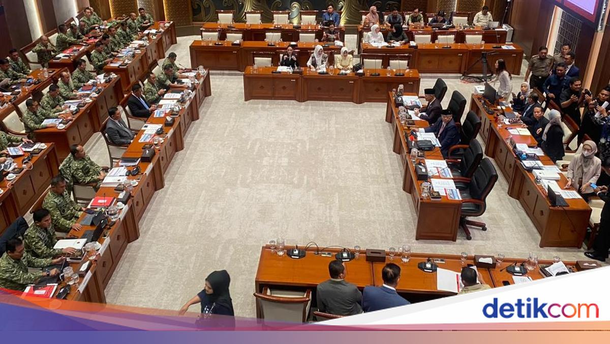 House Commission I Holds Closed-Door Meeting with Defence Minister and TNI Commander