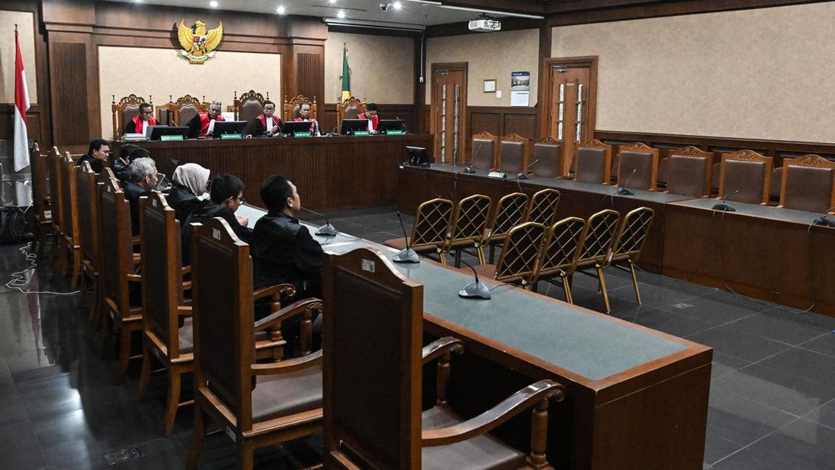 Judge Warns Customs Case Witness: You Could Go to Hell Forever