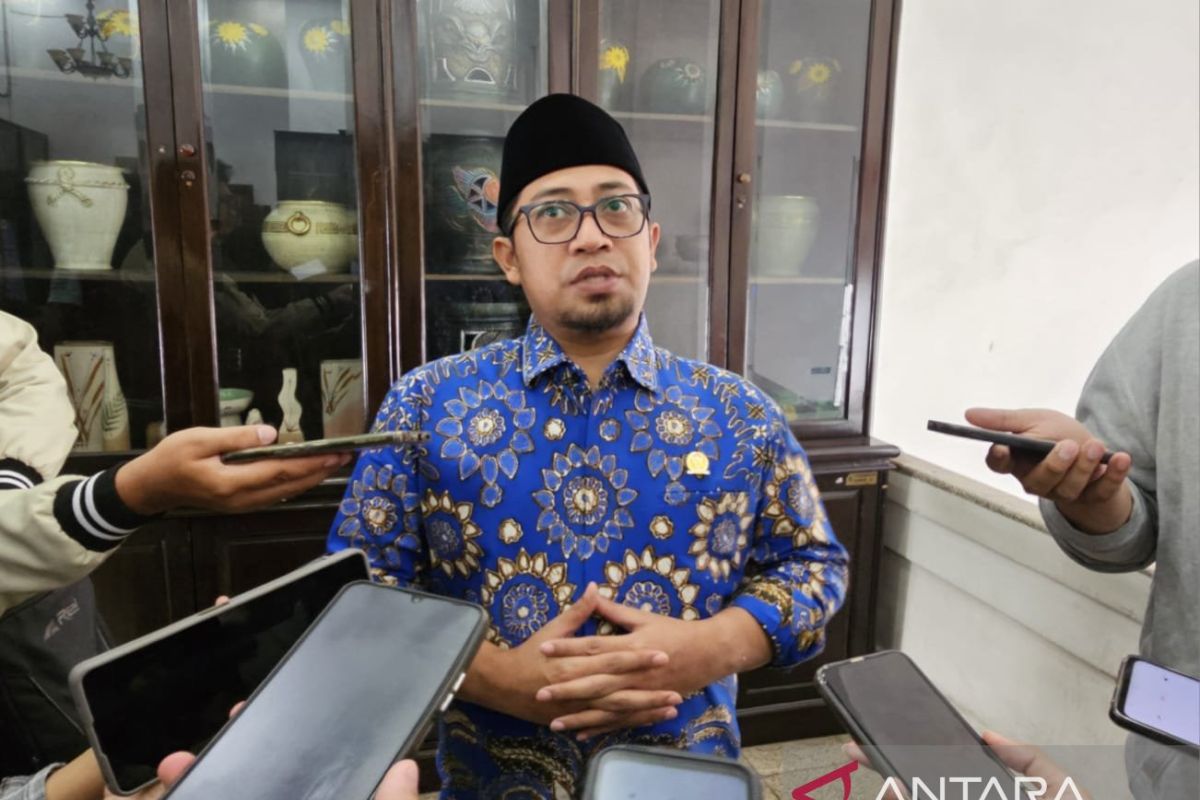 Legislator Urges Ombudsman to Increase Oversight of Priority Programmes