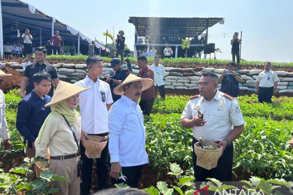 Minister Imipas reviews assimilation and education facilities at Warungkiara Prison