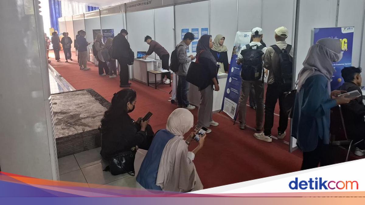 Yogyakarta Fresh Graduates Express Frustration as Job Fair Employers Prioritise Experience