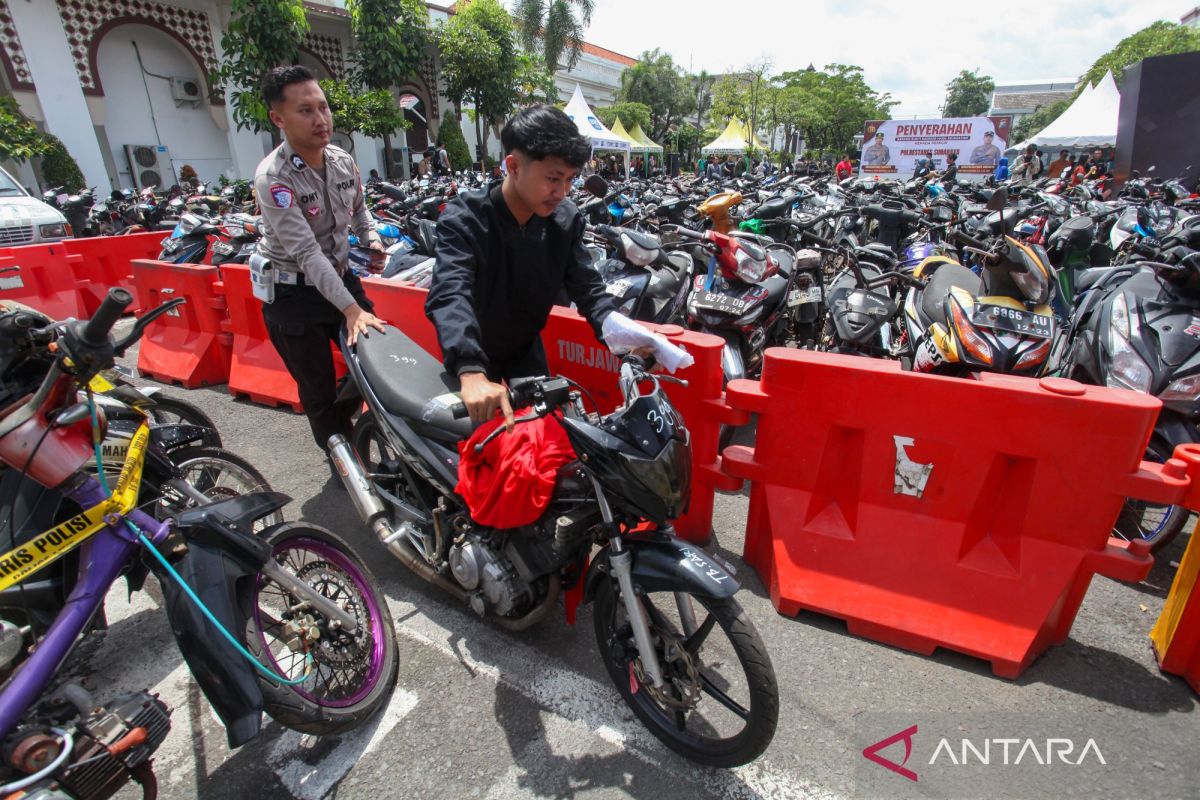Student suspected of embezzling dozens of motorcycles dismissed