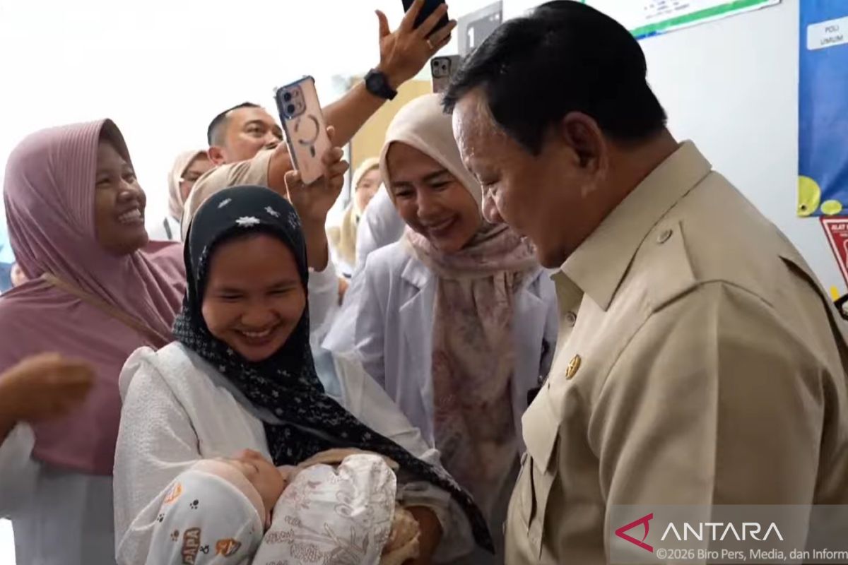 President Prabowo visits Krui Regional Hospital in Lampung, greets residents and patients