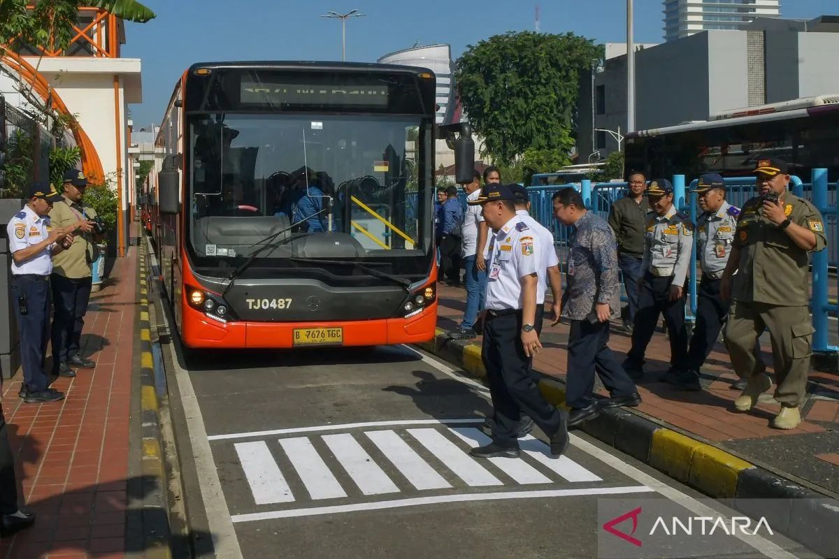 Legislator: Transjakarta fare adjustment to ease transport subsidy burden