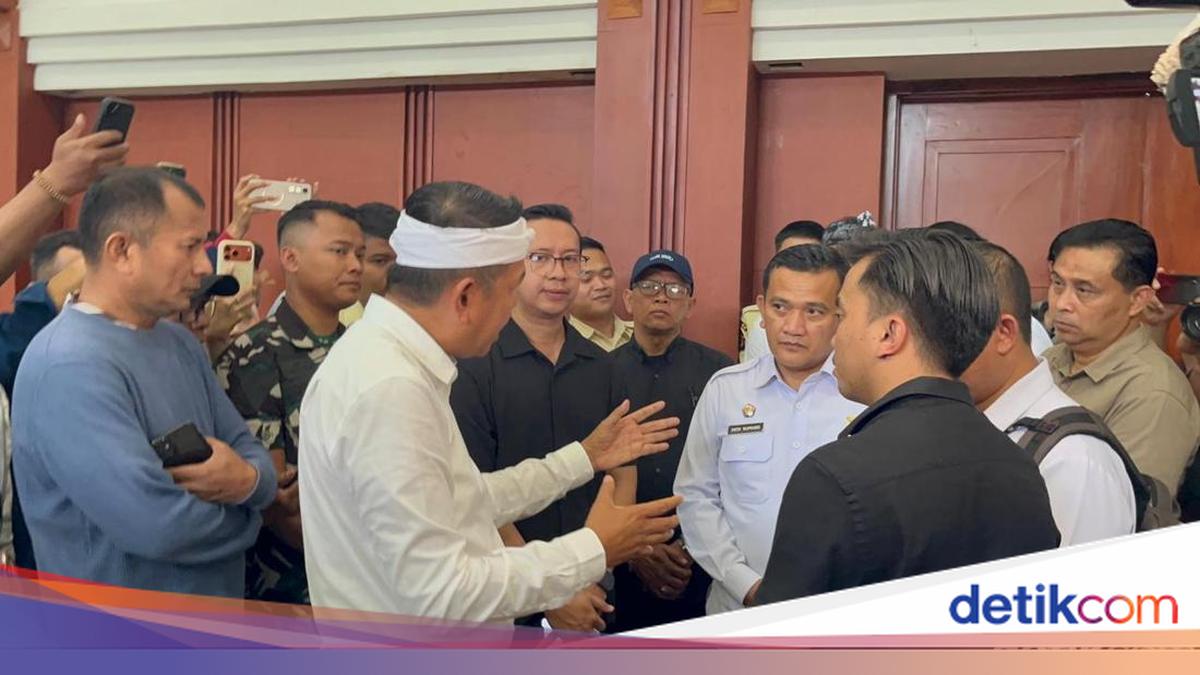 West Java Governor Transfers Student Admission System Management Amid Furore