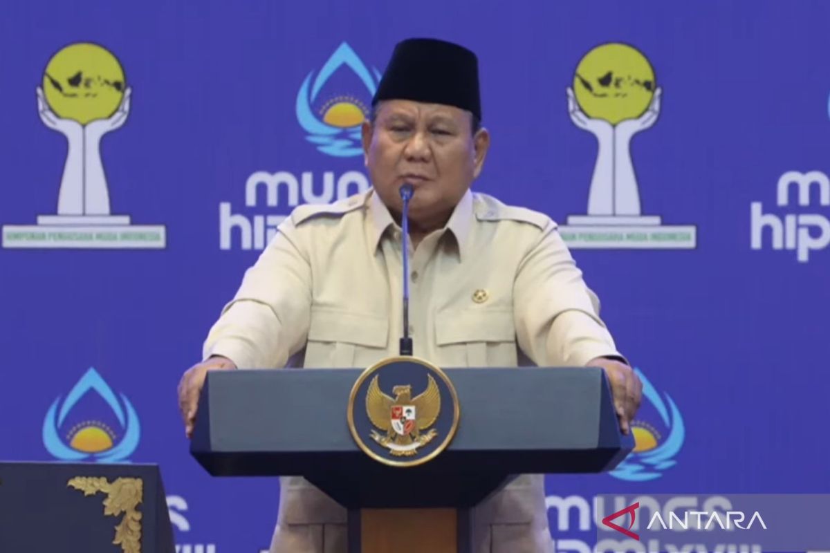 Prabowo pushes Pindad to improve Maung quality