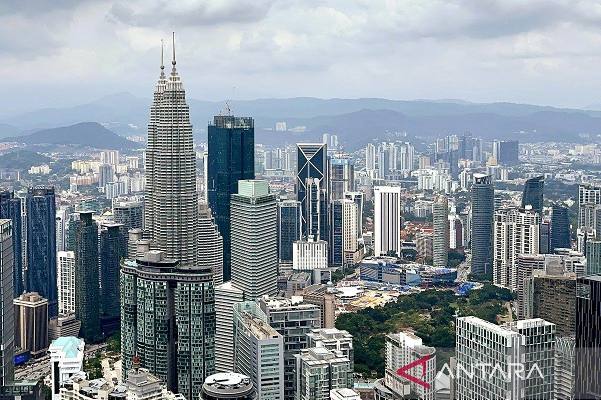 Indonesian National Detained in Malaysia After Two Children Fall from Apartment