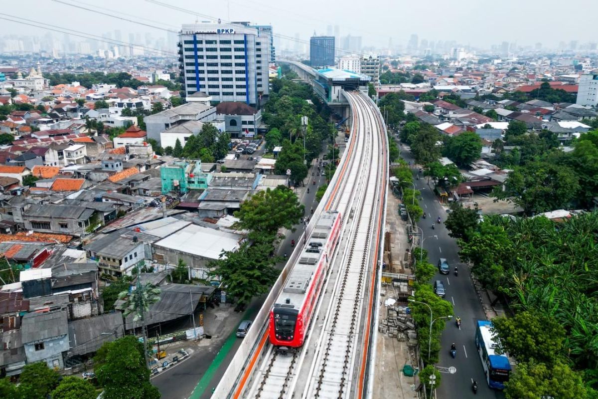 Observer Says Jabodetabek Public Transport Now on Par with World Cities