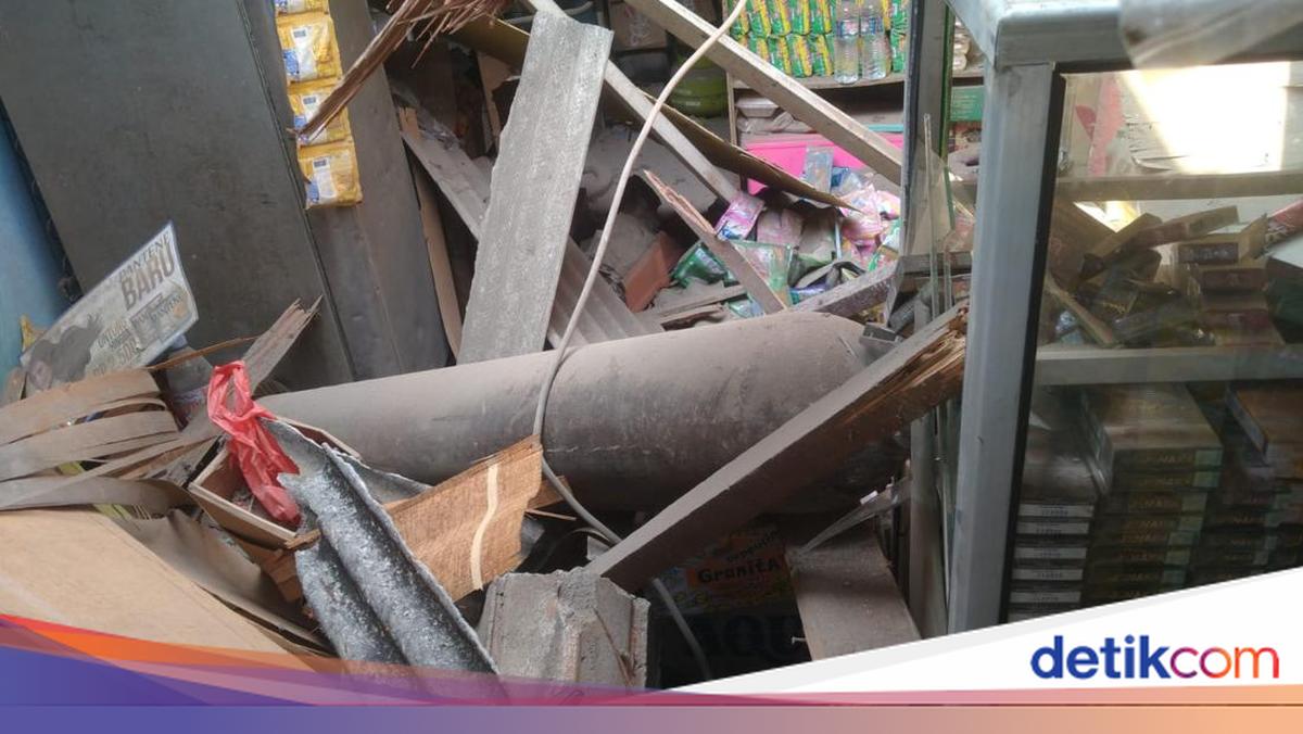 Oxygen Cylinder Hurtles 100 Metres, Damaging House in North Jakarta