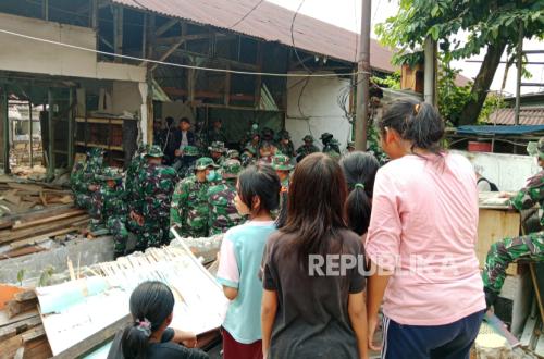 Students Injured in Scuffle as Military Executes Land Eviction in Lenteng Agung