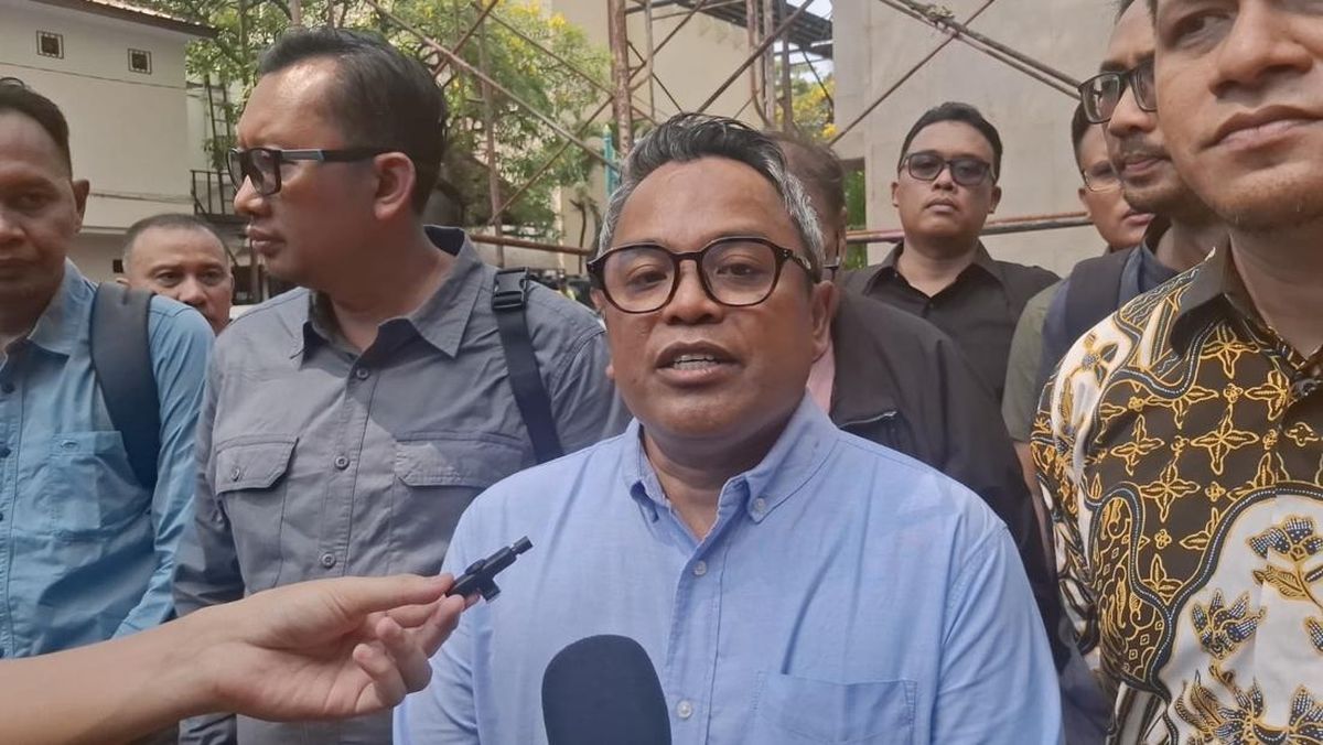Islah Bahrawi at Police Station, Highlights Dangers If Everyone Must Stay Silent
