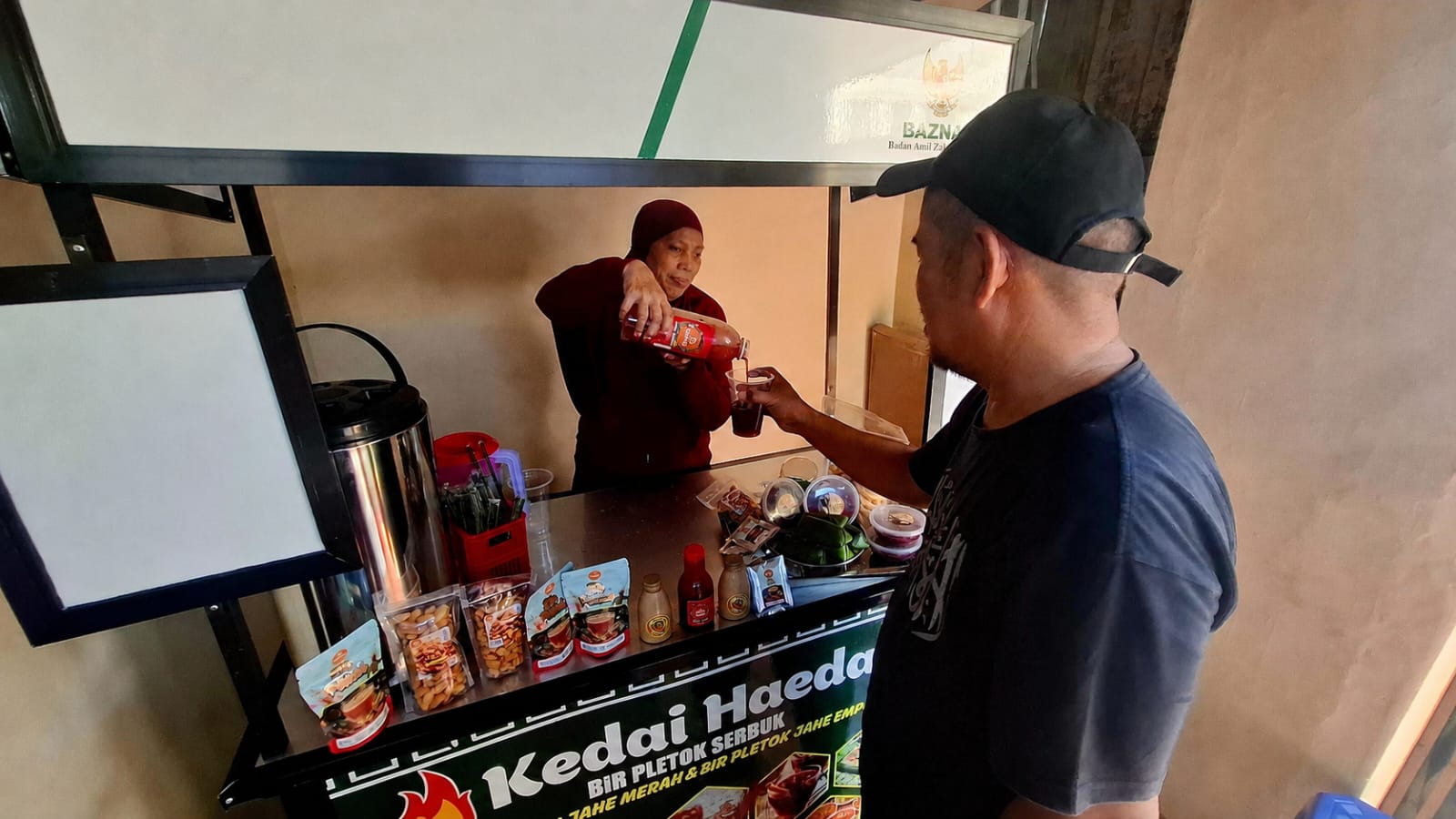 Preserving Betawi Heritage, Haeda Sold Door-to-Door Bir Pletok and Reaped Significant Profits