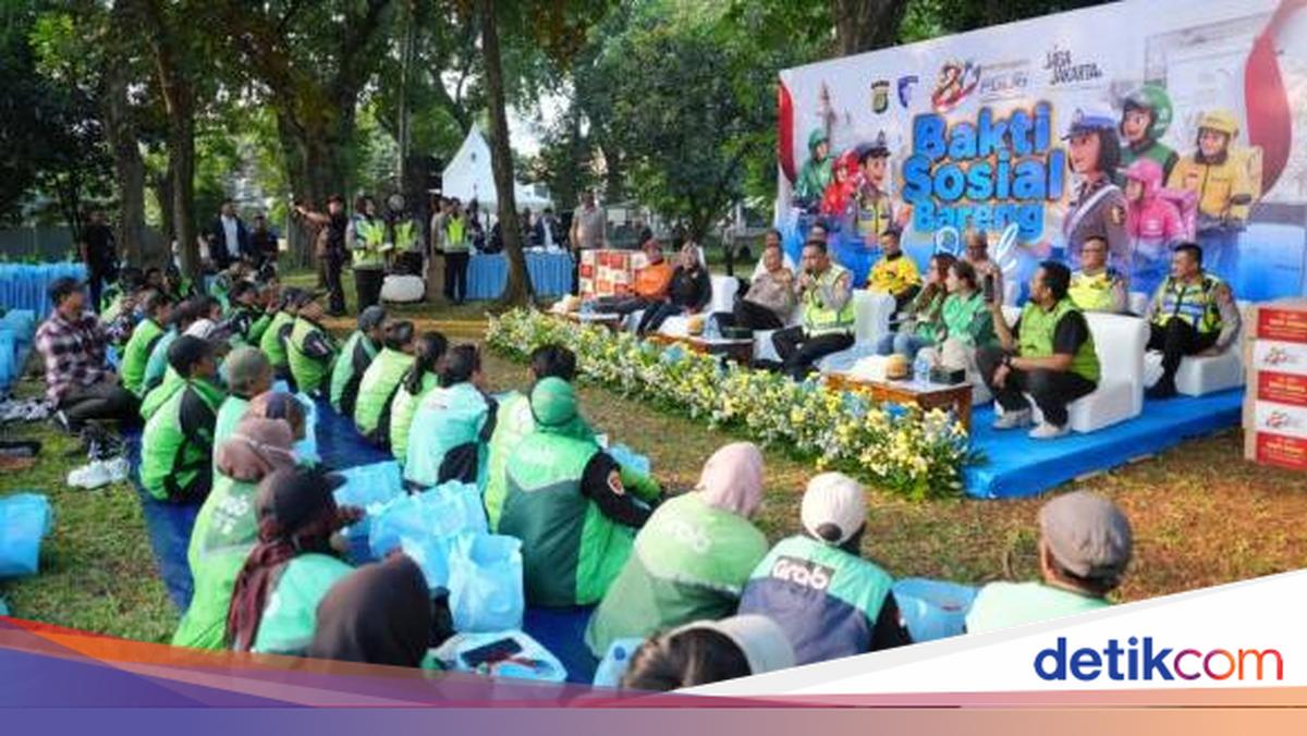 Police and Jakarta Online Taxi Drivers Strengthen Public Security Synergy through Social Service