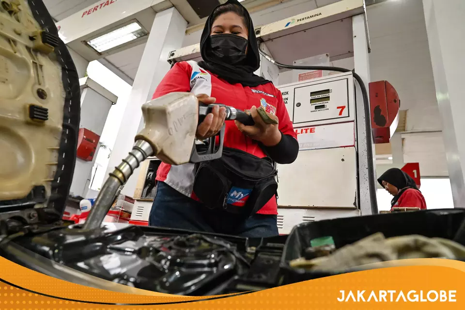 Rate Hike, Fuel Price Surge Put Indonesia's Middle Class Under Pressure