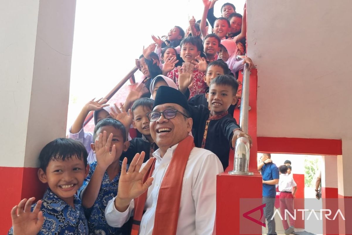 Bogor School Revitalisation: Minister Encourages Students to Study Harder