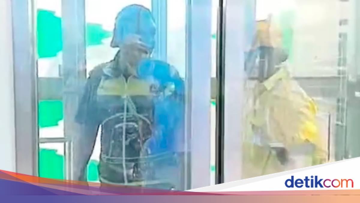 Lenteng Agung Footbridge Lift Operational Again After Cable Theft Repairs