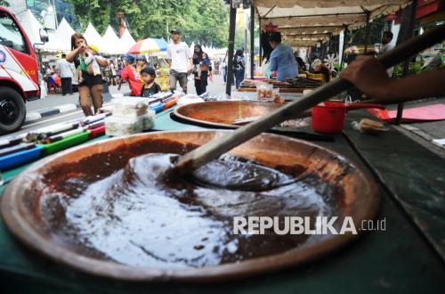 Economic Growth Must Go Hand in Hand with Poverty Reduction
