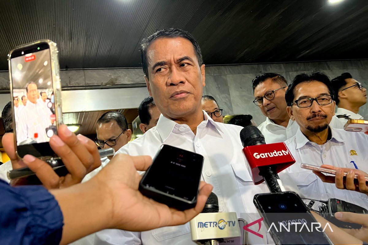 Minister pushes for eggs and chicken three times a week in free meals programme