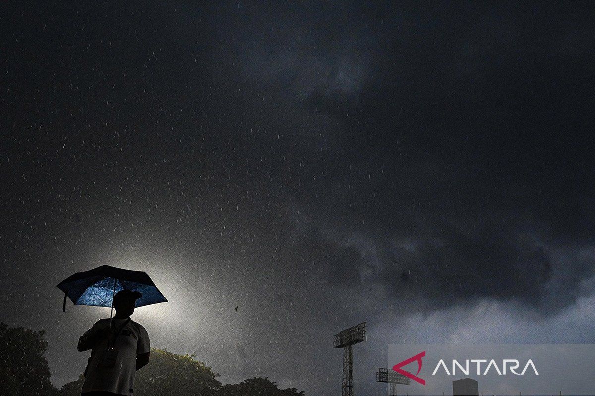 BMKG Forecasts Wind Convergence to Trigger Heavy Rain on Thursday