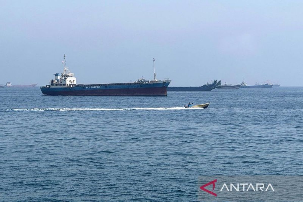 Trump says US Helped 100 Million Barrels of Oil Pass Through Strait of Hormuz