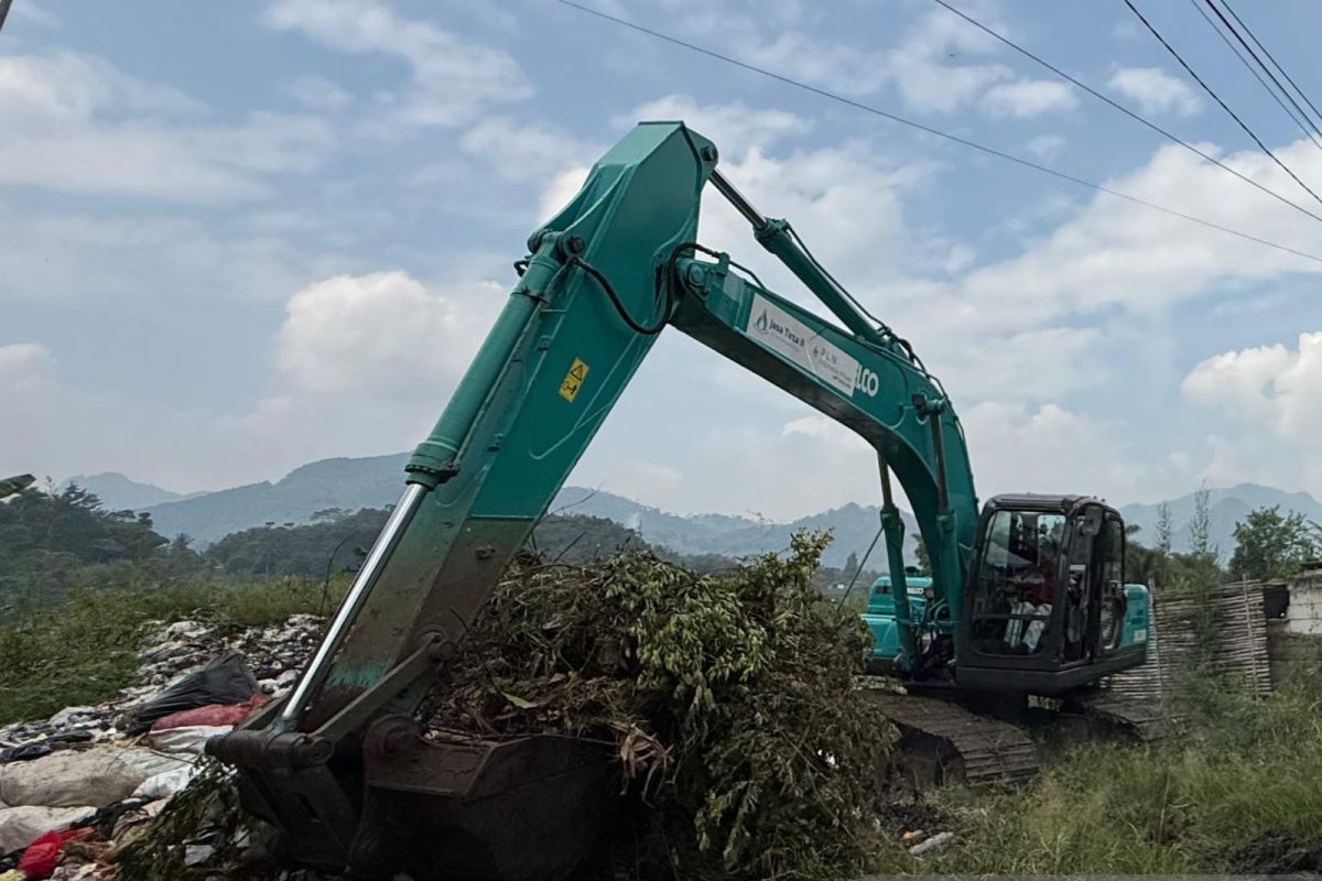 Bandung Regency accelerates Citarum watershed sedimentation handling to combat flooding