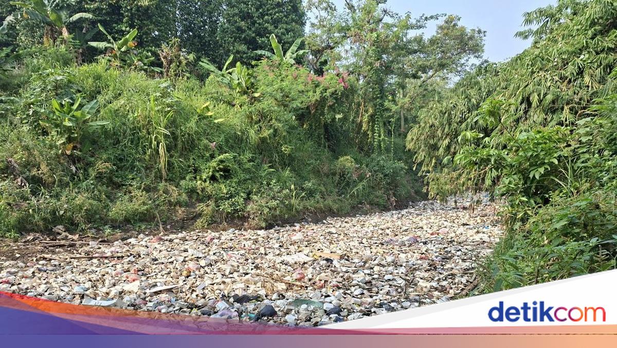 Shocking: Heaps of Rubbish, Including Mattresses, Dumped into Cibanten River