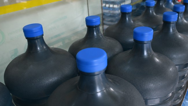 Expert: BPA from Reusable Gallon Containers May Be Linked to Early Puberty