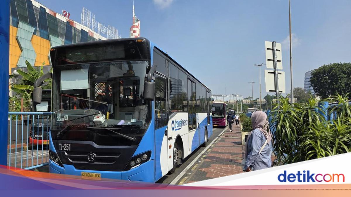 Transjabodetabek Users Hope Fares Won't Rise: 'The Cheapest Transport'