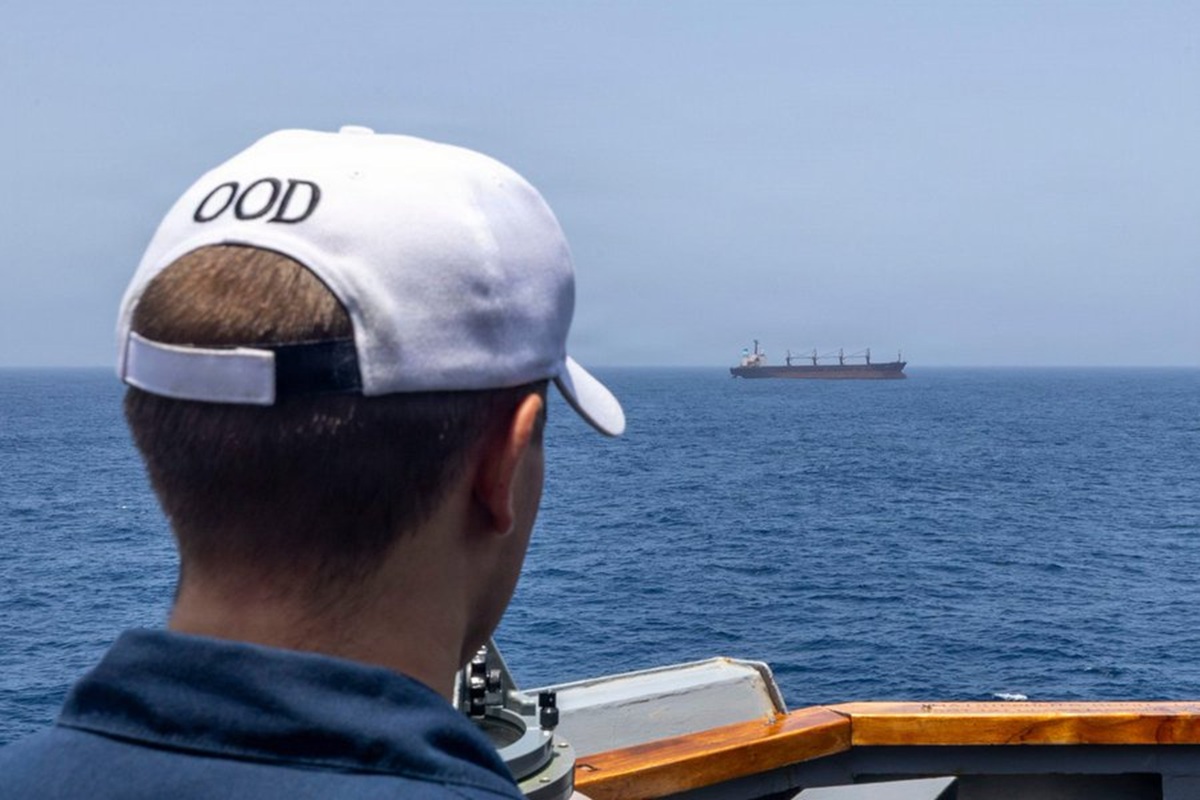 US Secretly Escorted 100 Million Barrels of Oil Through Strait of Hormuz