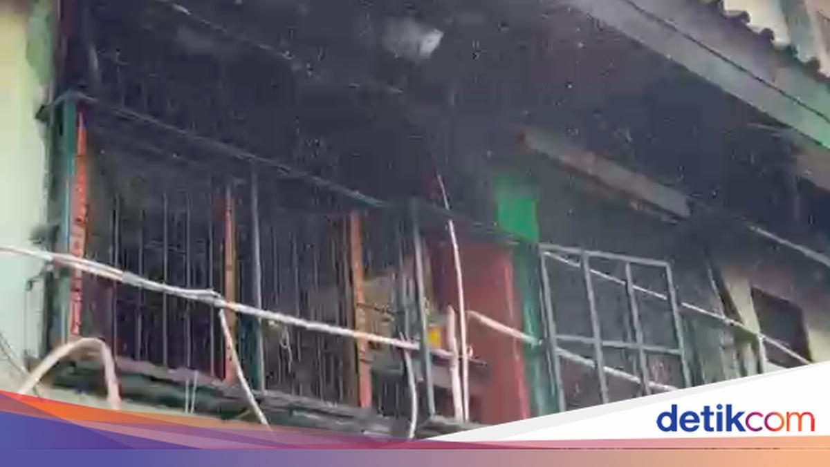 MTs Kitchen in Cakung, East Jakarta, Catches Fire Due to Short Circuit