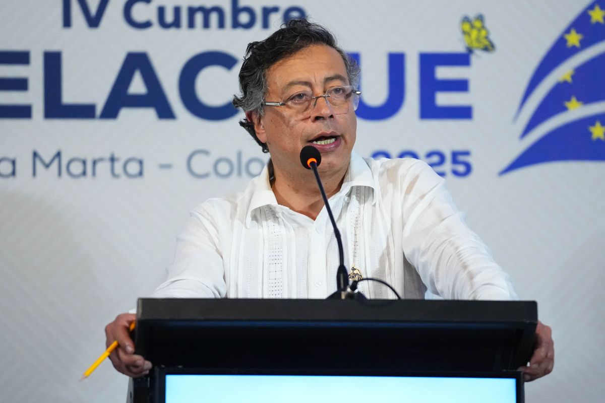 Gustavo Petro urges Trump not to interfere in Colombian election campaign