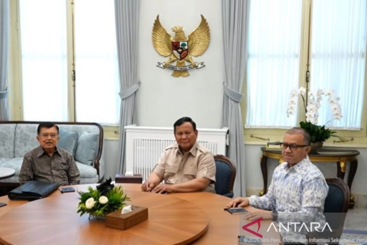 Prabowo Receives Jusuf Kalla and His Son Solihin Kalla at the Palace