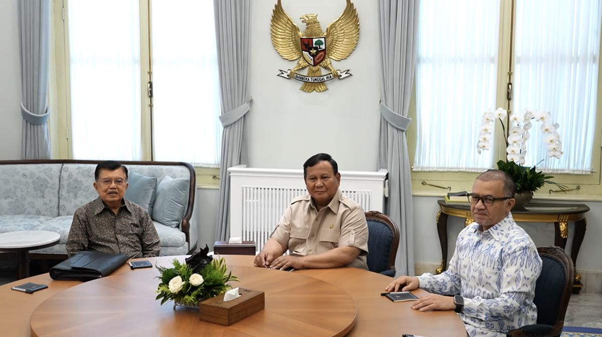 Jusuf Kalla Meets Prabowo at the Palace