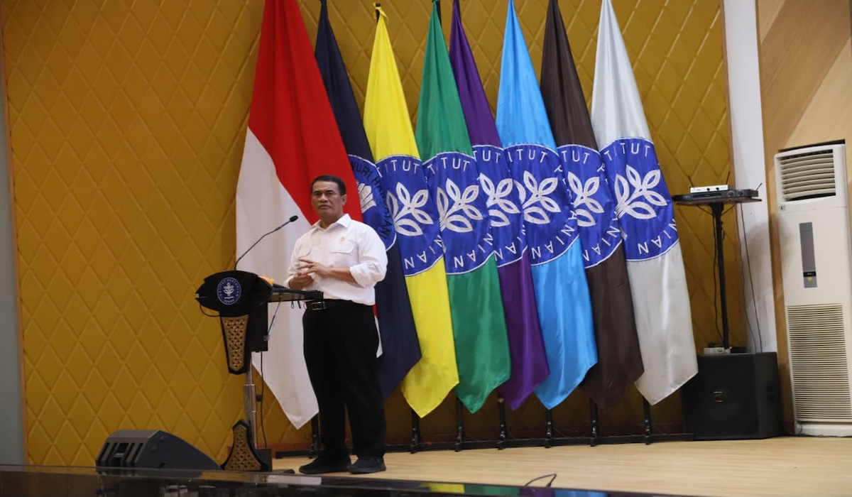 Agriculture Minister Amran Sulaiman Urges IPB Students to Learn from Failure